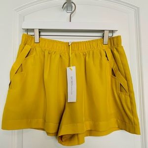 NWT BCBG Pull On Shorts Sz M